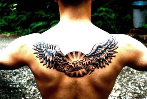 Flügel Tattoos für Frauen