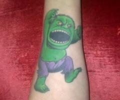 Tatuaje de Donde viven los monstruos version Hulk