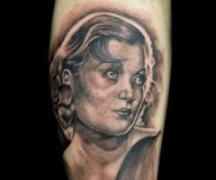 Constance Bennett tattoo