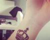Tatuaje de Corona en la muñeca