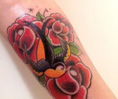 Golondrina, rosas y estrellas