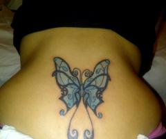 tatuaje mariposa tribal color