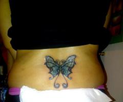 tatuaje mariposa tribal color