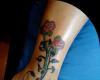 Tatuaje tribal y rosas