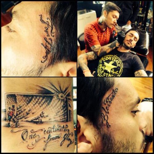 Tatuaje de Mauricio Pinilla pega en el palo