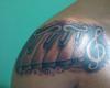 Tatuaje teclas de piano y clave de sol