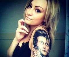 Woman with Edward Scissorhands arm tattoo