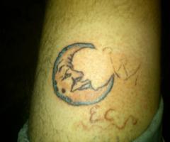 luna tatuaje