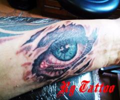 auto tattoo de ojo