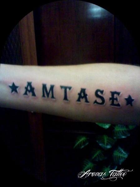 Amtase nombre tatuado
