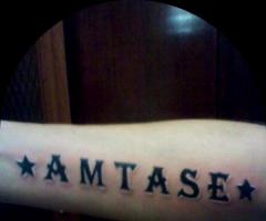 Amtase nombre tatuado
