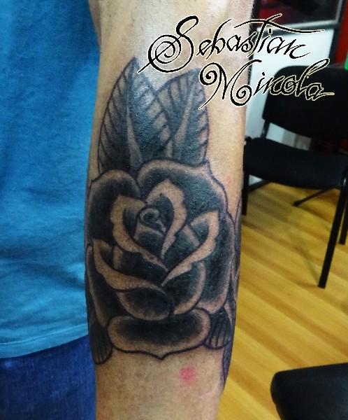 rose old school tattoo