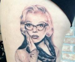 Tatuajes de Marilyn Monroe con anteojos