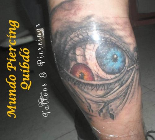 Ojo de Dos (2) Pupilas Tatuaje
