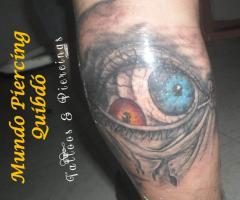 Ojo de Dos (2) Pupilas Tatuaje
